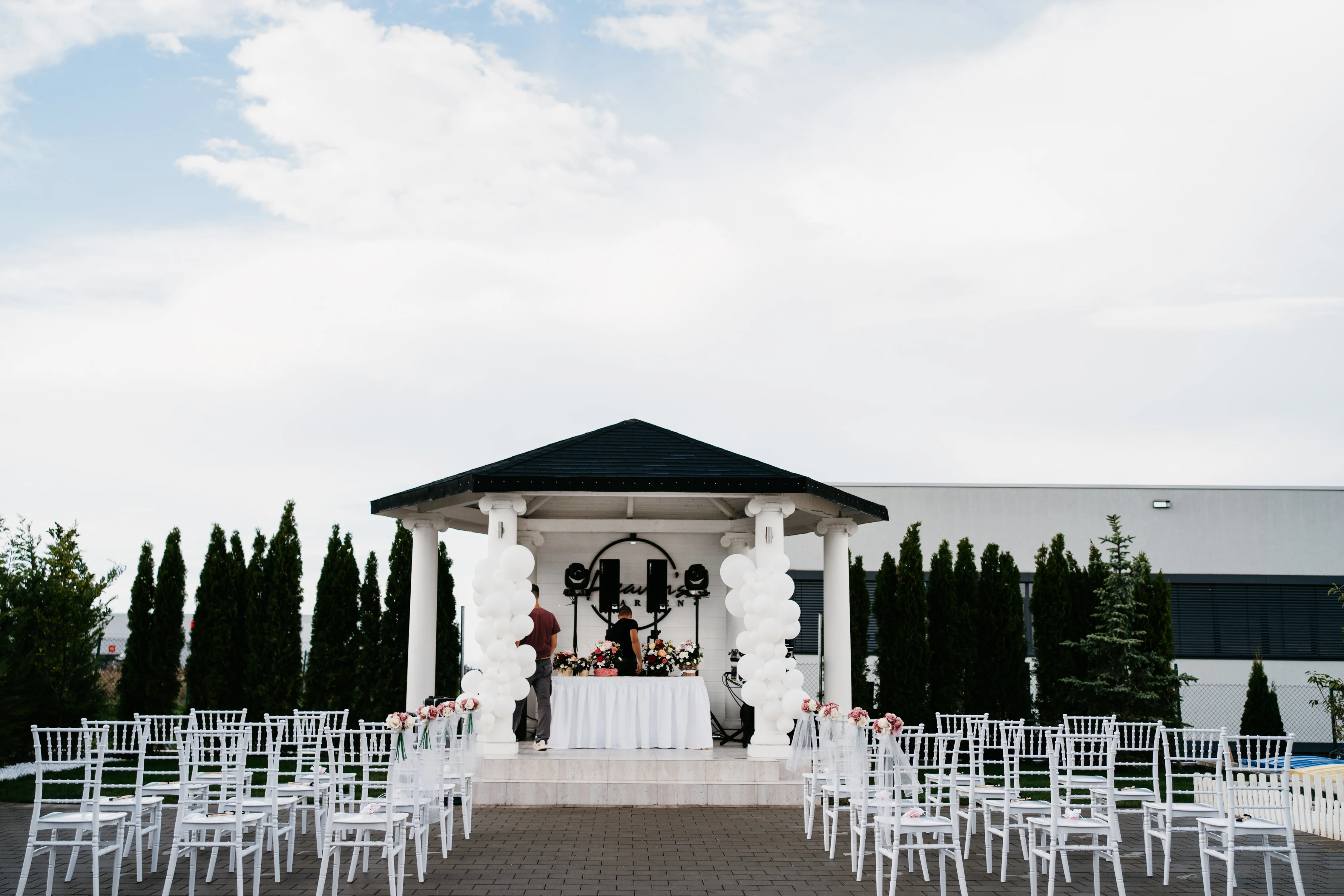 Cununie la Odissea - grădină exterioară elegantă